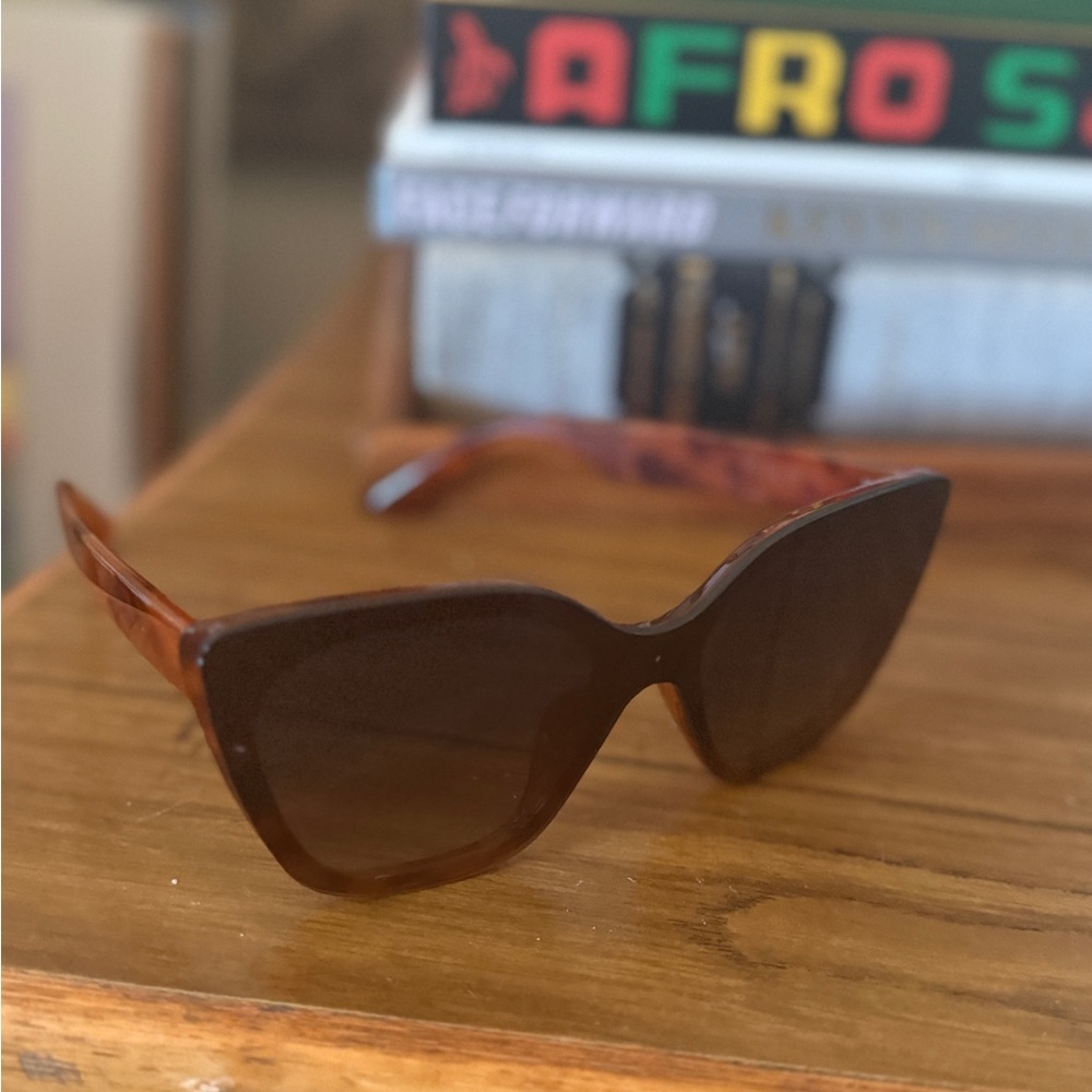 Brown Oversized cat eye frameless Sunglasses tortoise shell Uv protection.